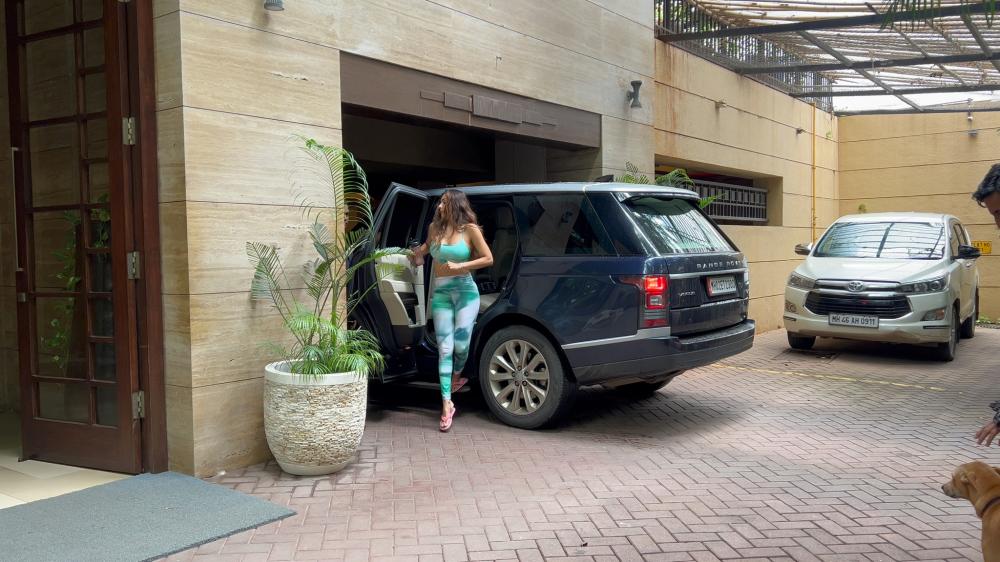 malaika-arora-was-spotted-in-bandra-turning-heads-with-her-effortless-style-and-grace